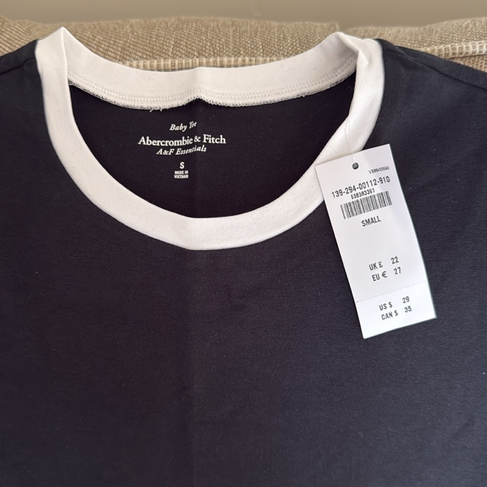 Brand new AF Essential Tuckable Baby Tee size small - Picture 2 of 3